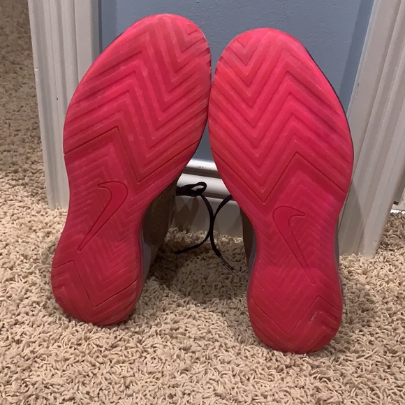 Nike Men’s Flight 2016 Basketball Shoes - Picture 3 of 4